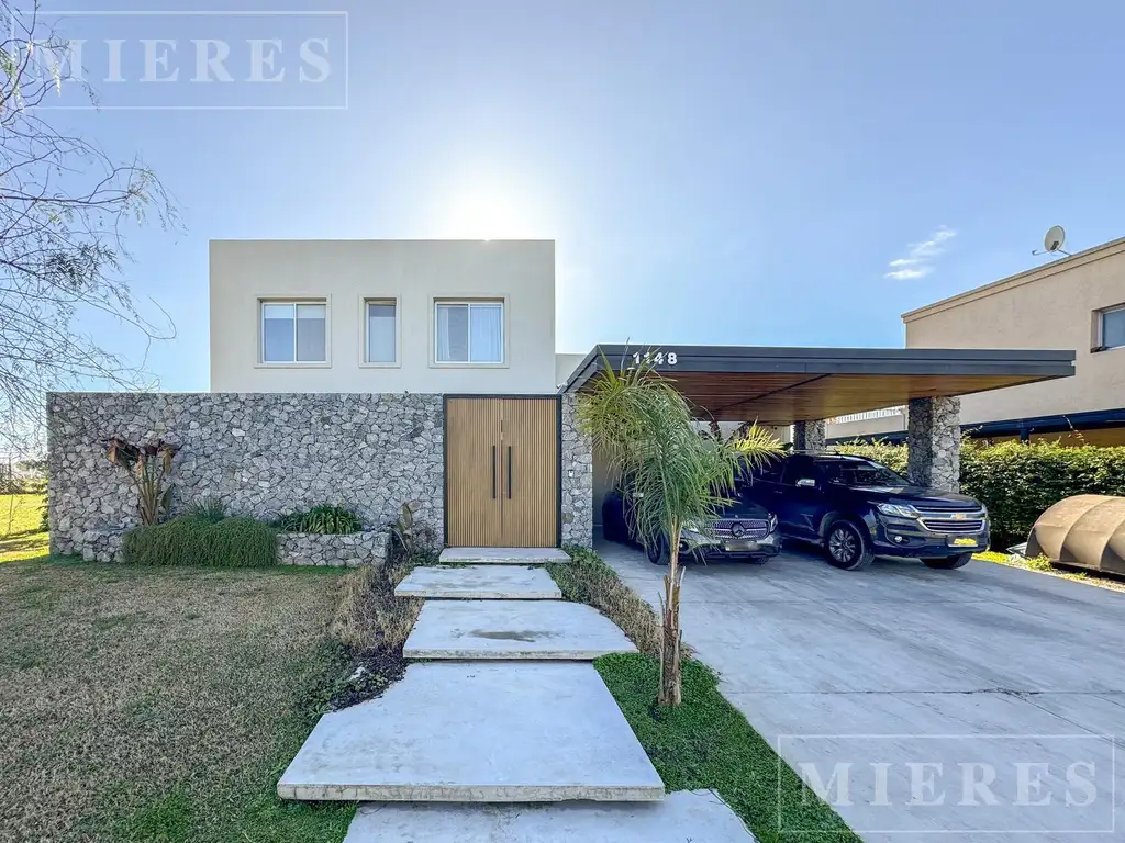 Casa en Venta sobre lote a la laguna en San Matias area 5