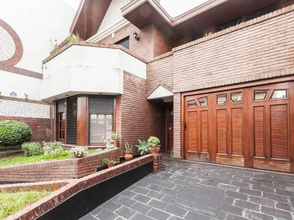 VENTA DE CASA 5 AMBIENTES - LANÚS OESTE