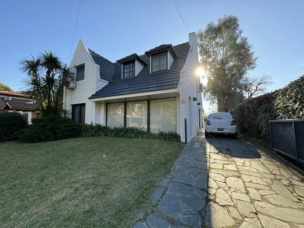 Hermosa Casa a la Venta en San Miguel de Ghiso