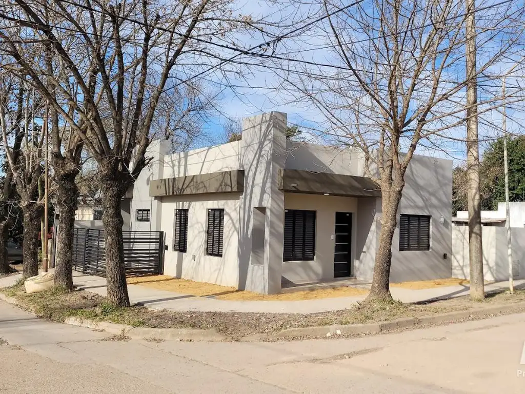 Casa a estrenar sobre Brouchoud, radio centrico. Para exigentes. SAN JOSE.