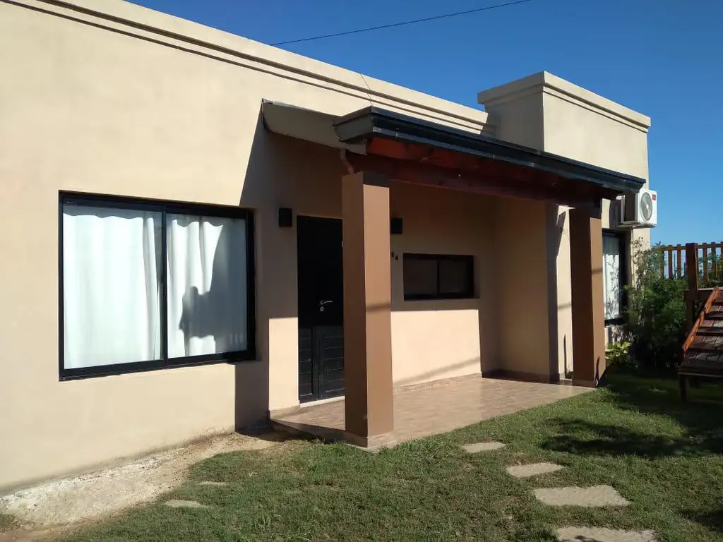 CASA a la VENTA: ubicado en Los Naranjos, entre La Plaza y Berduc - San José Entre Ríos