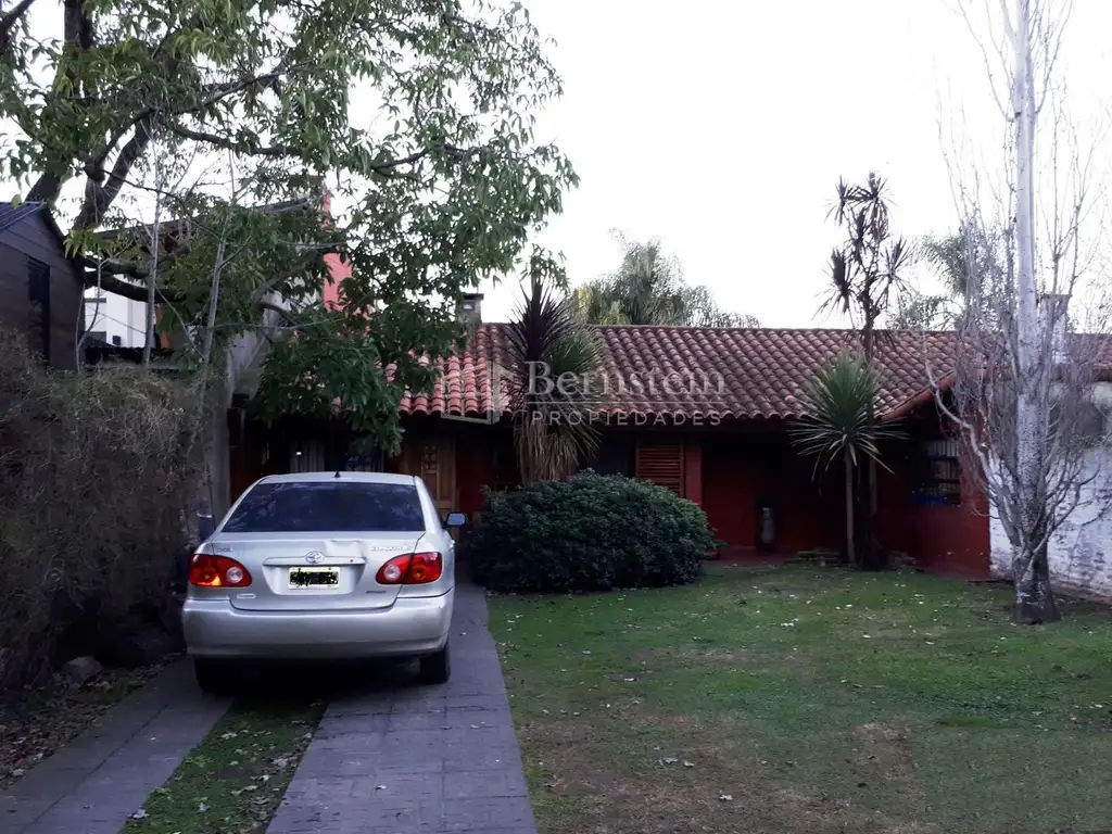 CASA EN VENTA :: 4 AMBIENTES :: UDAONDO :: 767m2