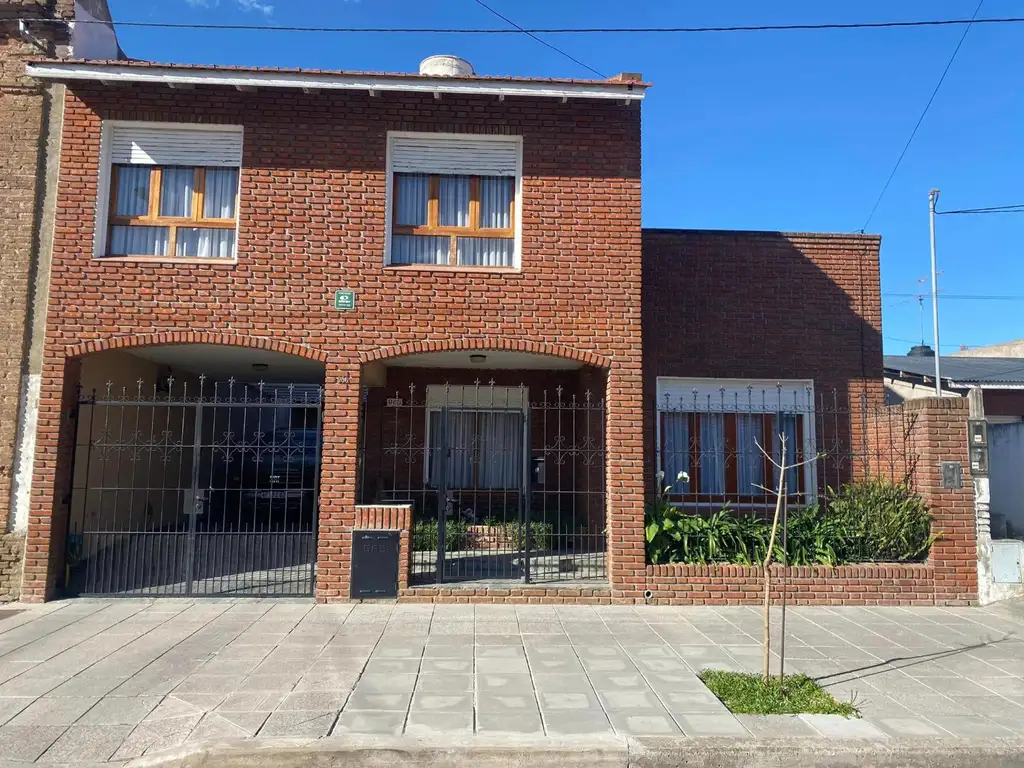 Tres Arroyos: Casa en excelente estado 10 x 40