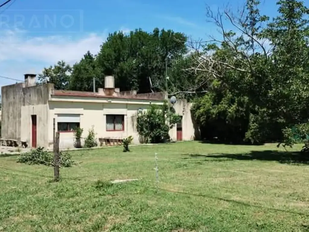 Casa de cuatro ambientes en  Diego Gaynor, Exaltación de la Cruz