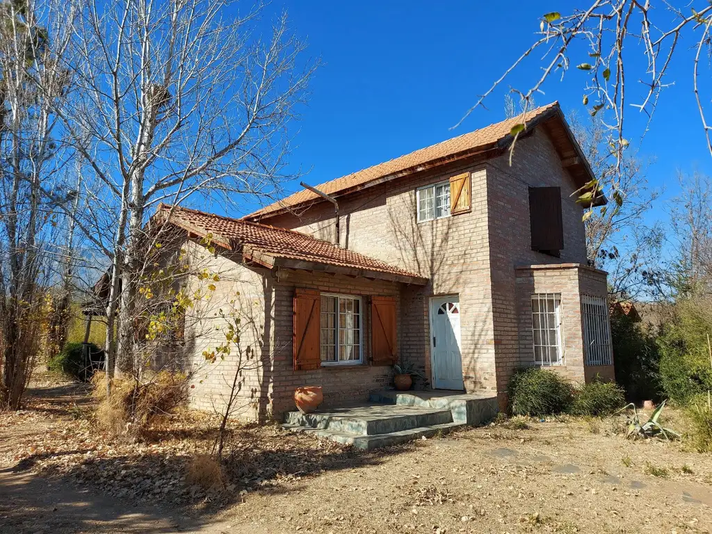 Chalet con quincho y piscina en La Paz, Traslasierras