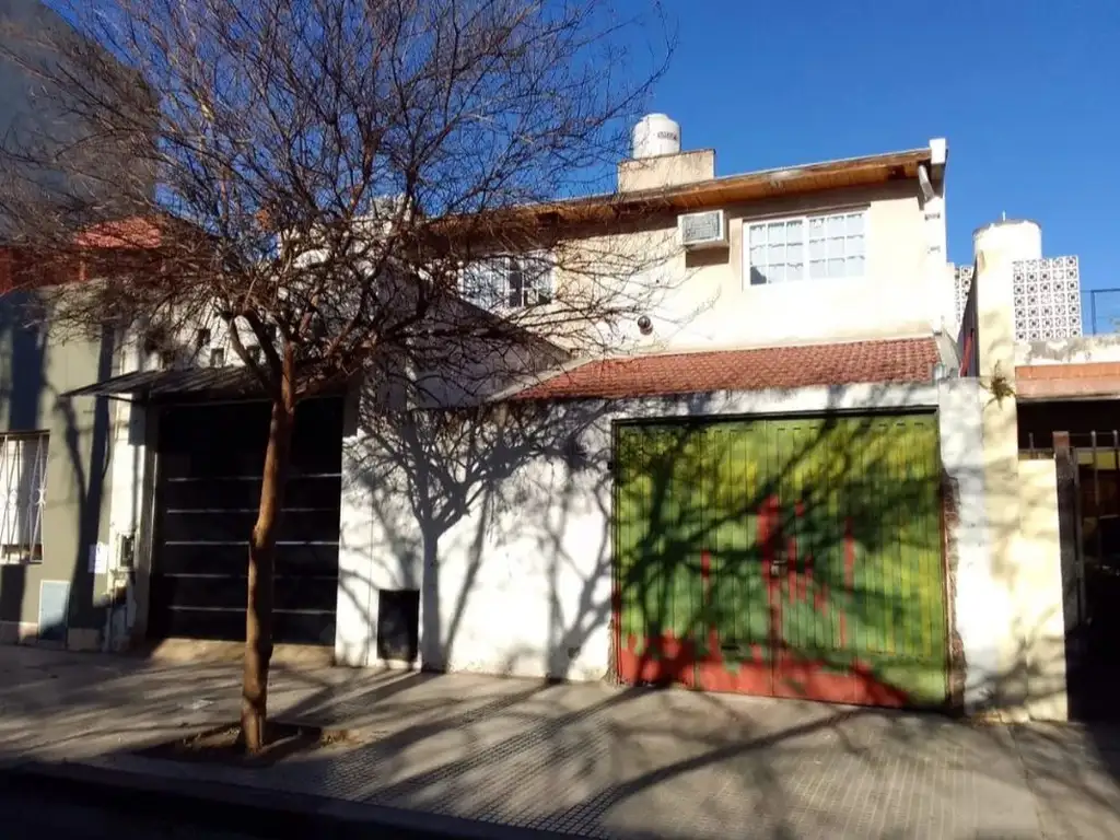 Arribalzaga 4400 Montecastro Casa 4amb U$180.000