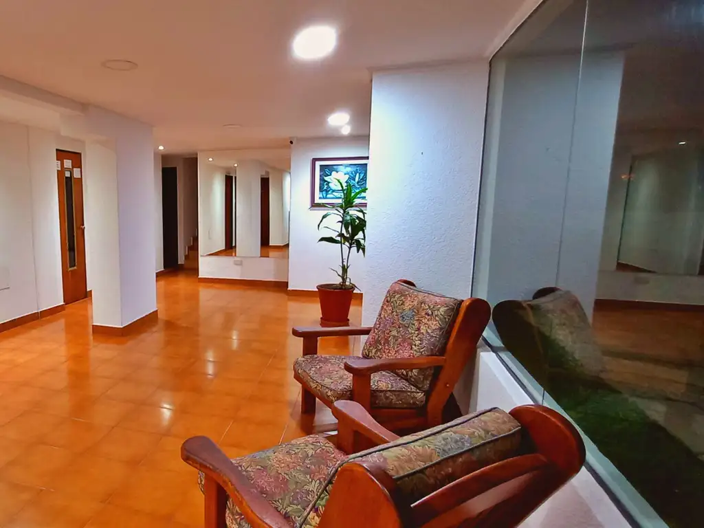 DEPARTAMENTO 2 AMBIENTES + 1 COCHERA - Villa Gesell - 104 y Playa (Vista al Mar)