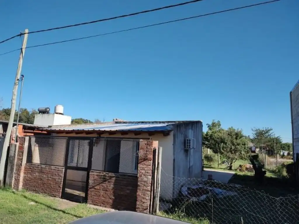 Casa De Dos Dormitorios En Calle Congreso, Amplio Terreno !