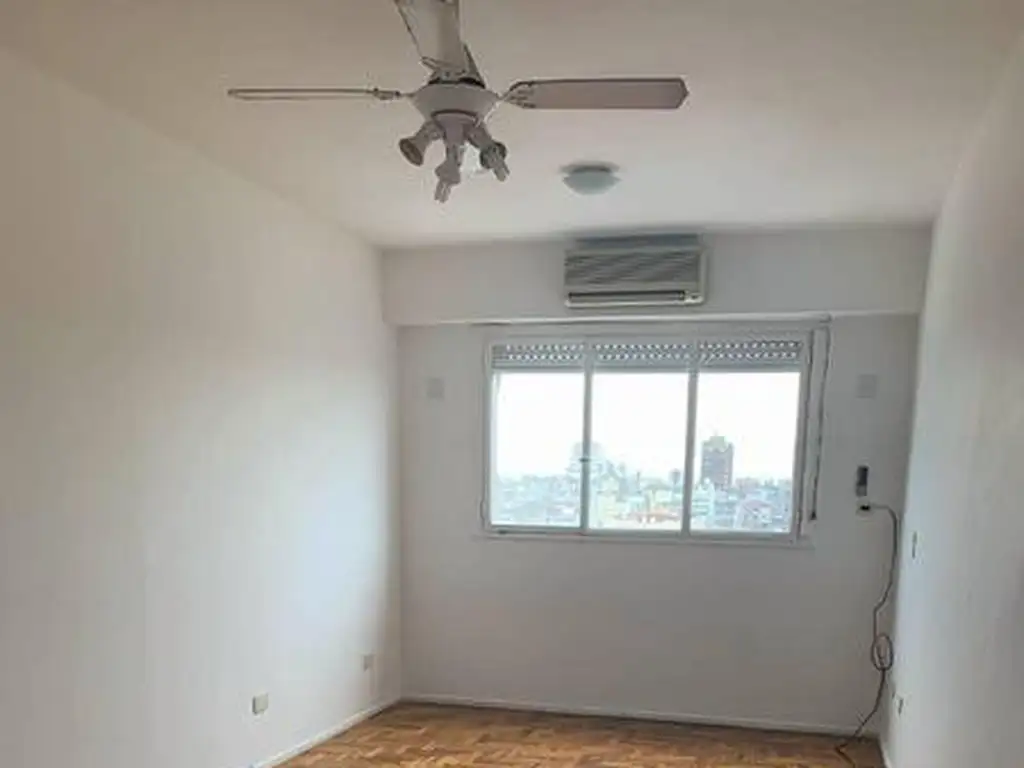 LUMINOSO MONOAMBIENTE EN BALVANERA. 26 M2. APTO PROFESIONAL.