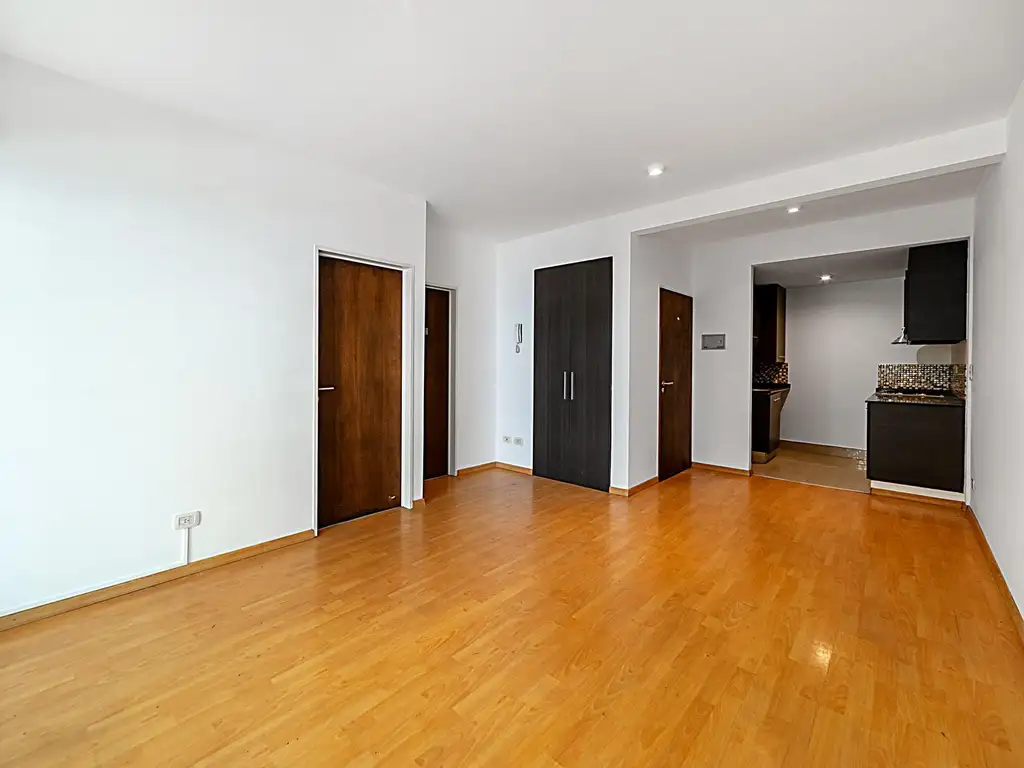 Venta Departamento 2 ambientes c/ balcón, Miller al 2200, Villa Urquiza.