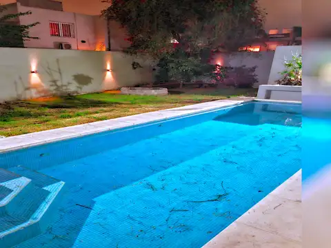 INCREIBLE CASA BIFAMLIAR 2 PTS 8 AMB.5 DORM,220M2 JARDIN PISCINA CLIMATIZADA SUBDIVIDIDA EN 2 PH