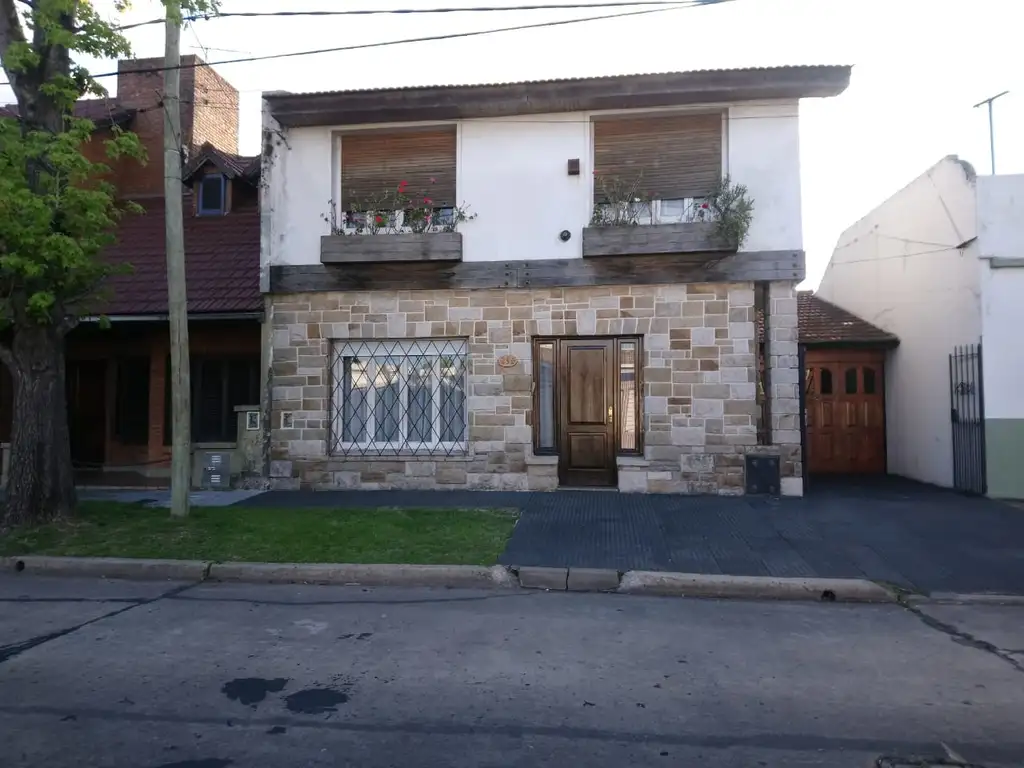 Miraflores 200. Casa 4 Amb. Parque. Gge. Haedo Norte