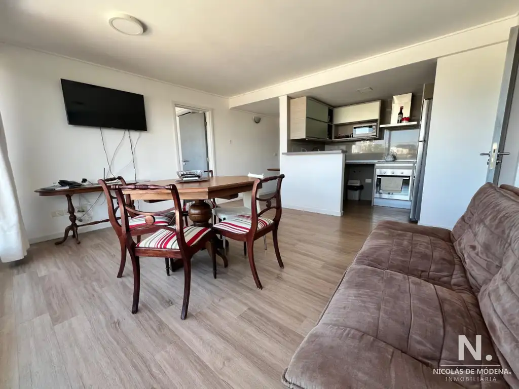 Alquila apartamento de 2 dormitorios en Mansa, Punta del Este.