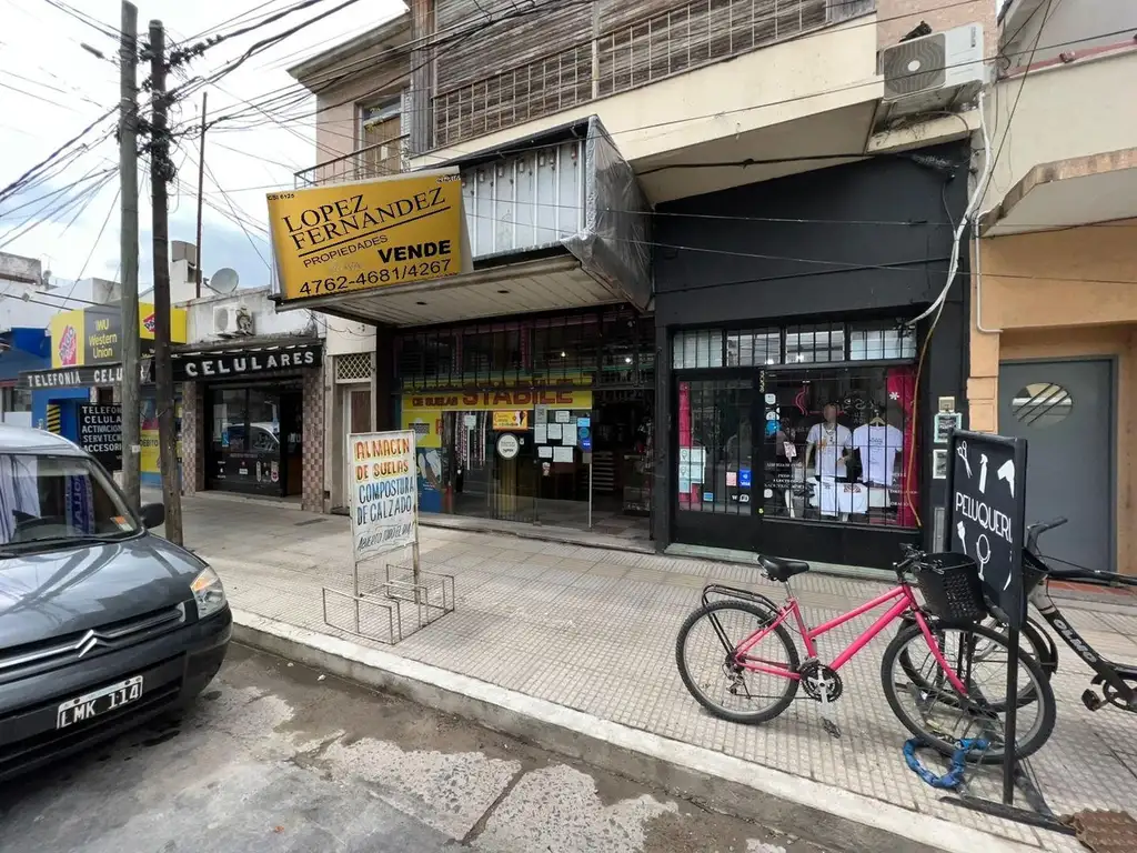 LOCAL DE 120 MTS, AV VELEZ SARSFIELD A 3 CUADRAS DE ESTACIÓN