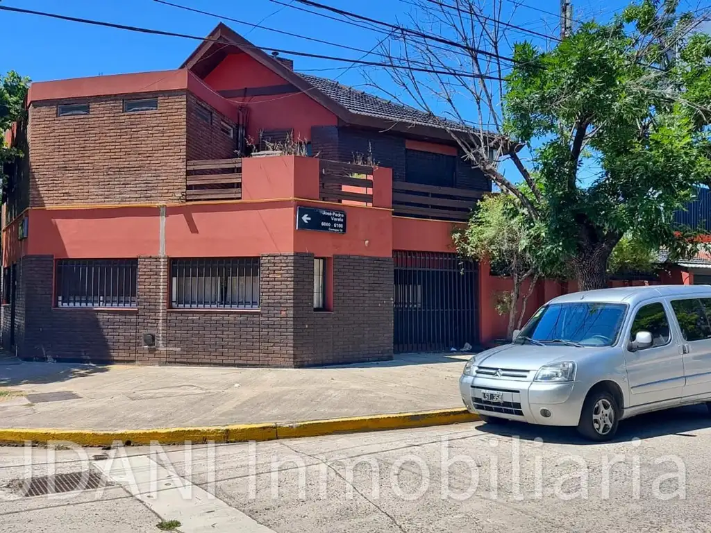 CASA 5amb. con jardin, quincho y cochera VILLA REAL