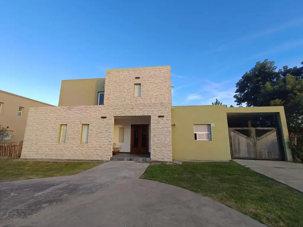 Hermosa casa en Barrio La Magdalena Cannig