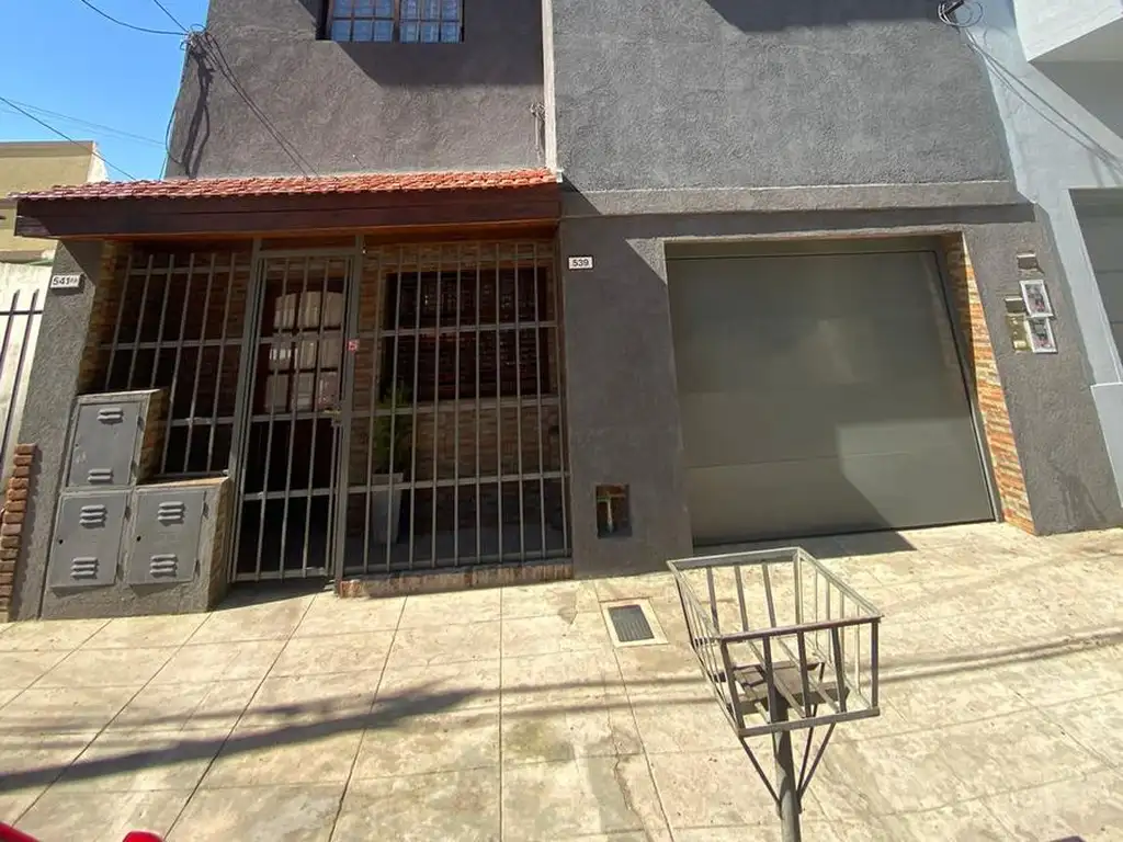 Venta PH tipo CASa al frente 4 ambientes garage quincho 3 dormitorios 2 baños - vicente lopez - vill