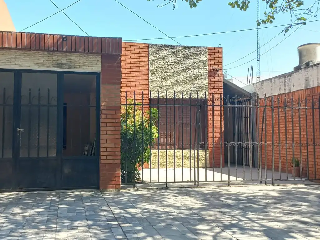 SE VENDE CASA EN RECONQUISTA