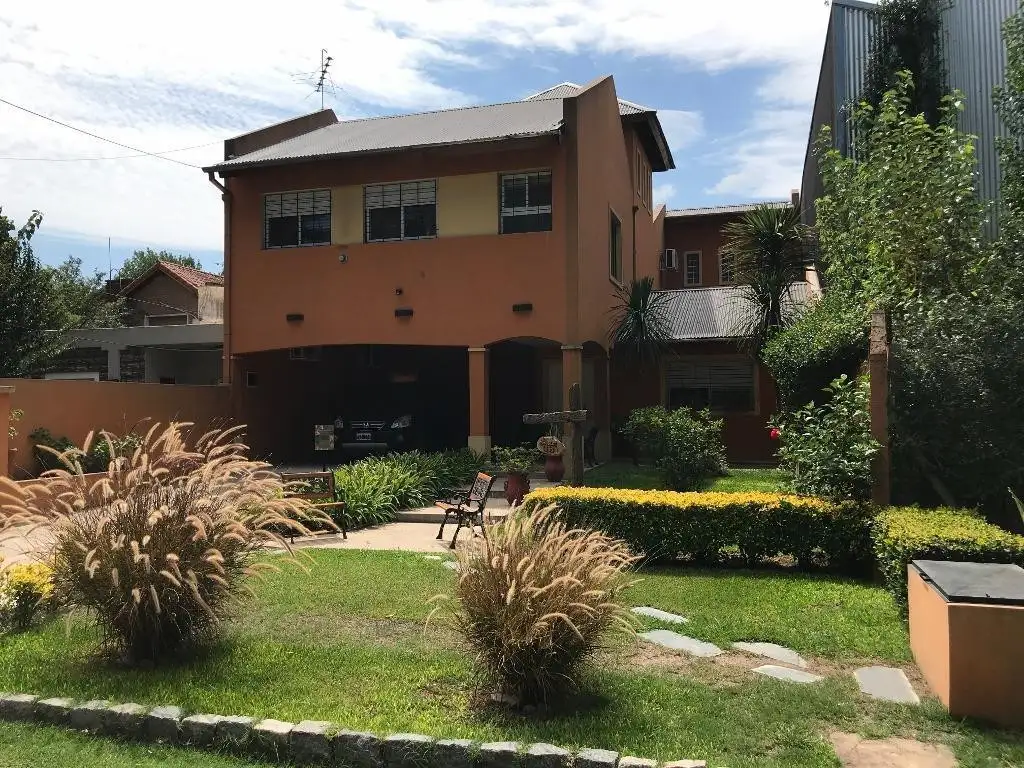 RETASADA  Excelente chalet en venta, Del Viso, B° C° Parque Peró