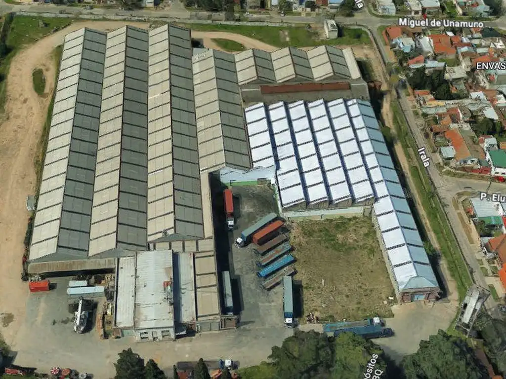 Nave Industrial en  Venta sobre Av Calchaqui 2200 Quilmes Oeste