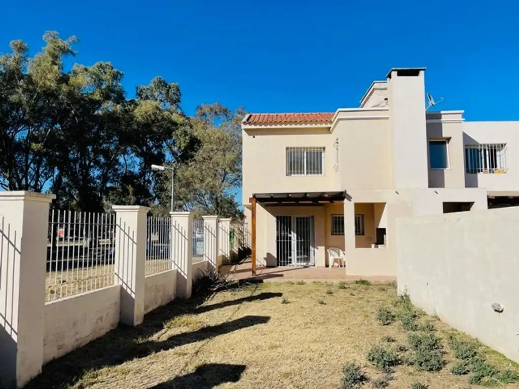 Duplex en Venta Jardines Del Jockey