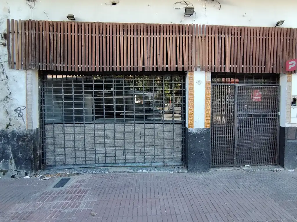 LOCAL COMERCIAL 65M2, A METROS DE LA ESQUINA, EXCELENTE UBICACION, LANUS OESTE.