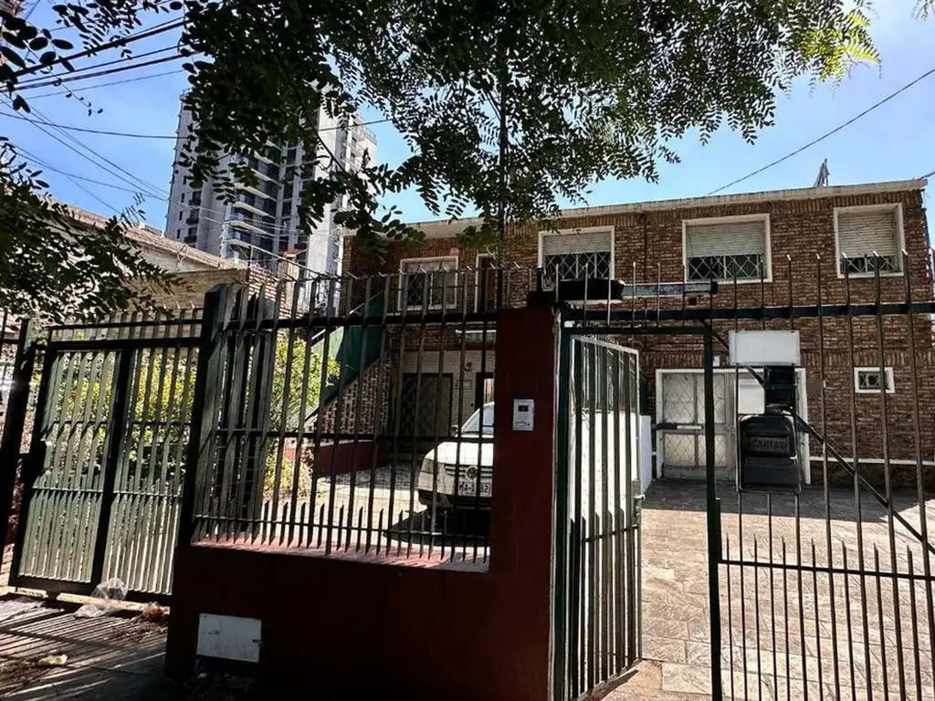 Venta Malvín Casa 1 Dormitorio y Gran Depósito PH