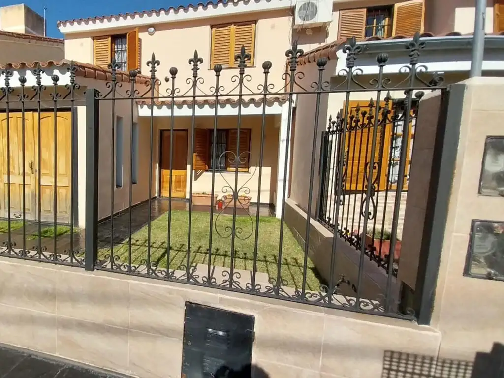 Casa Duplex en venta zona norte Barrio juan B justo 3 Dorm