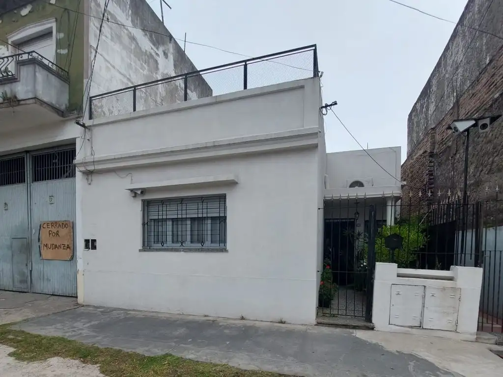 Casa - Venta - Argentina, Lanús - AV. VIAMONTE 2800