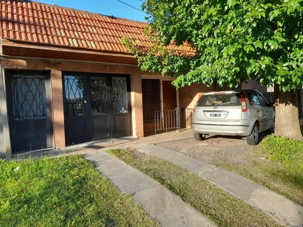 Venta de Casa 3 AMBIENTES en Las Quintas, La Plata.