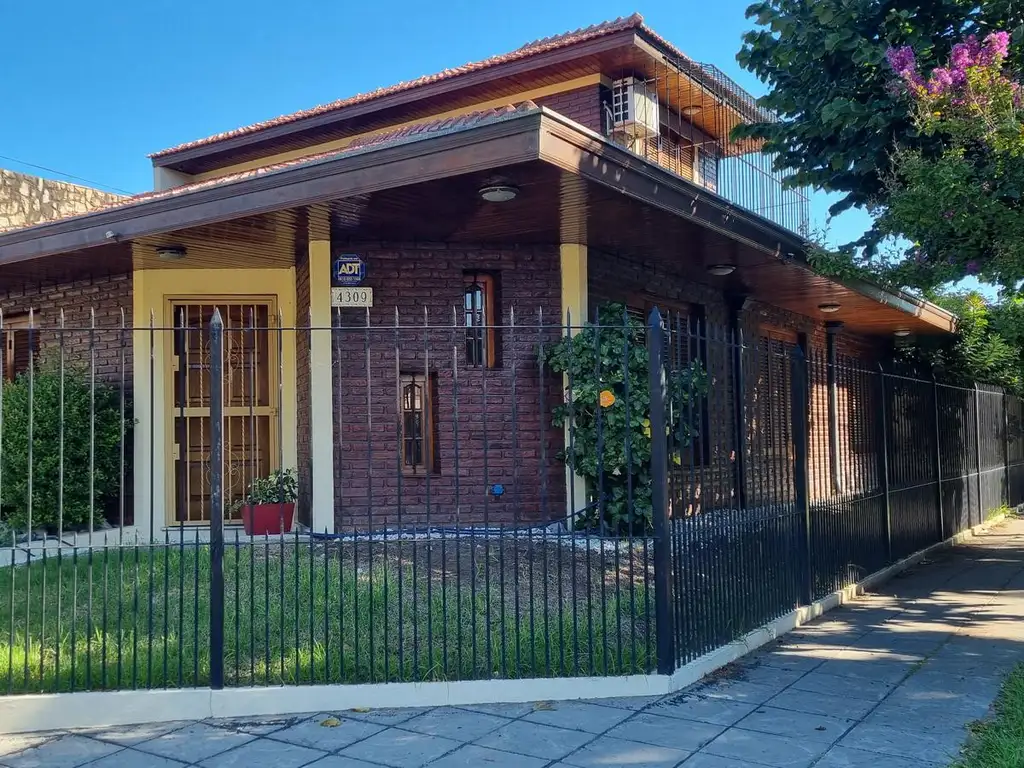 Chalet en Barrio Parque Calchaqui