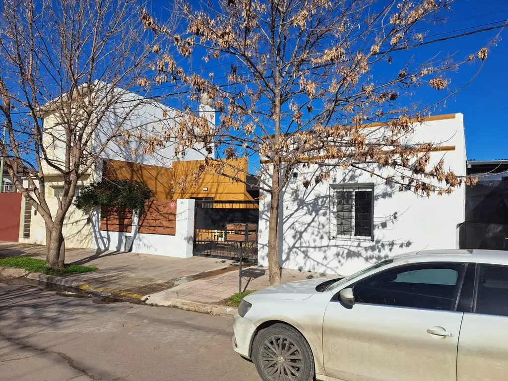 Casa en venta - 2 Dormitorios 3 Baños - Cochera - 250Mts2 - Necochea