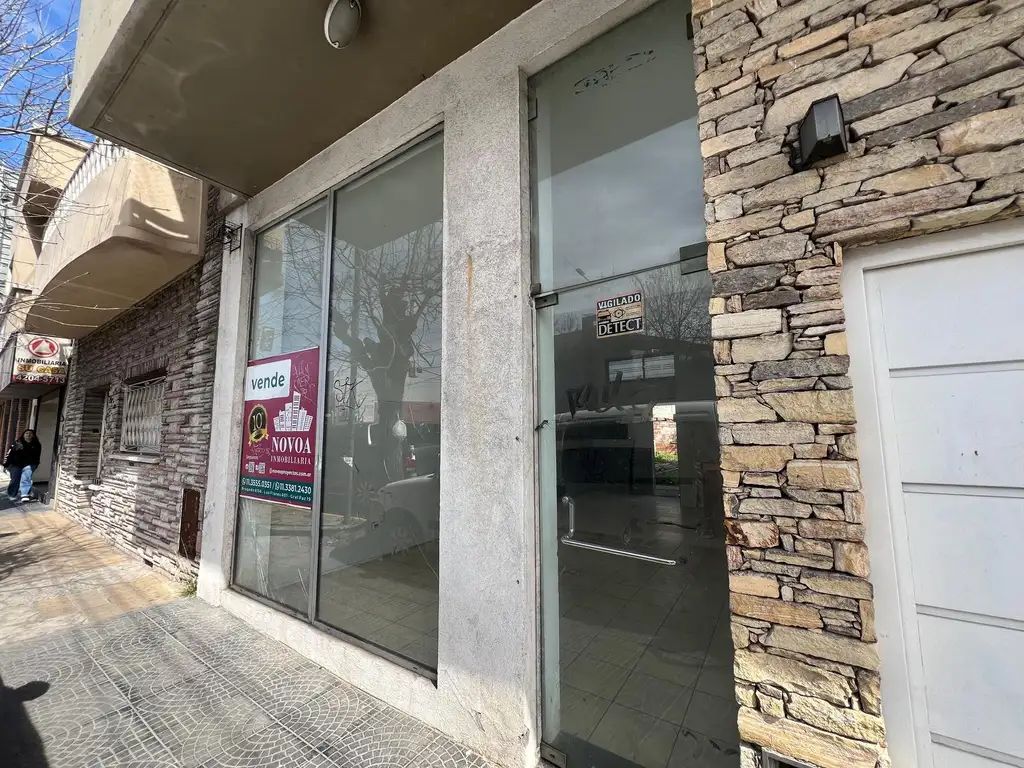 Propiedad con Local comercial y fondo a la venta en Avellaneda