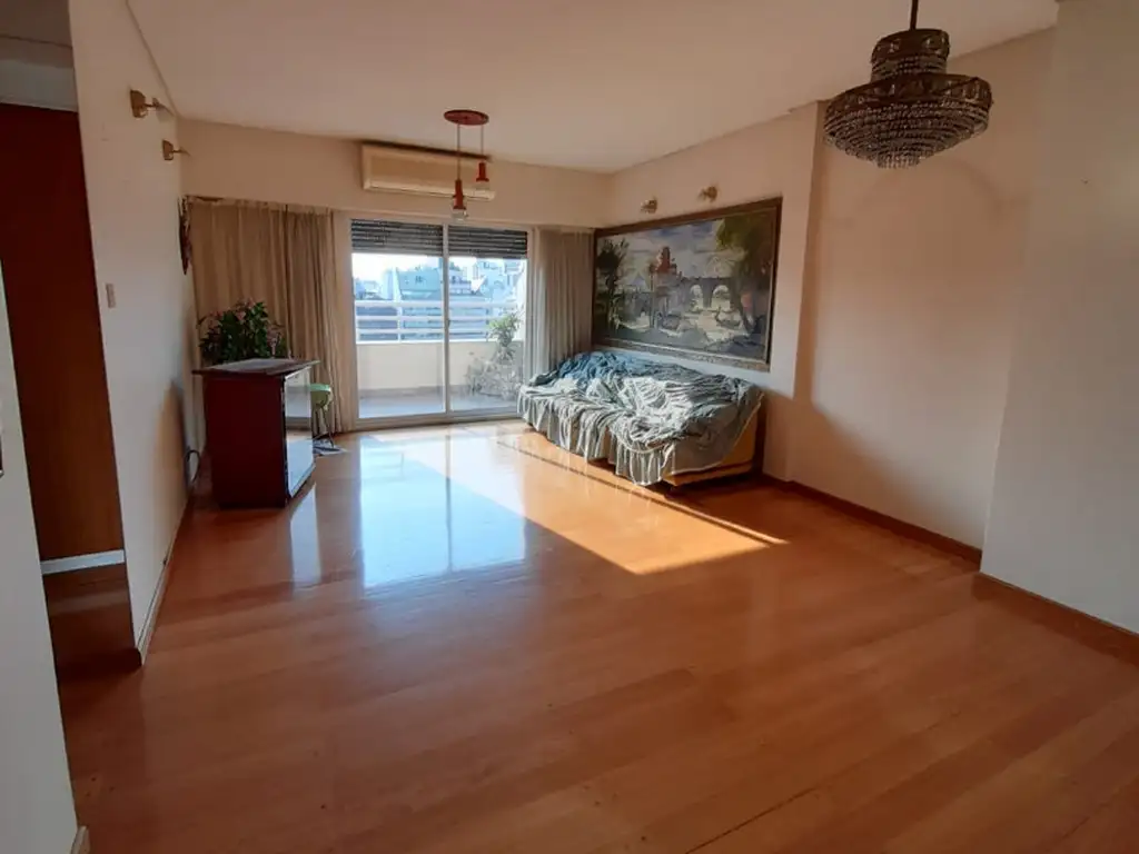 Triplex en 7, 8vo y 9 piso  cochera fija cubierta Super luminoso Balcon tza y Terraza con parrilla ¡