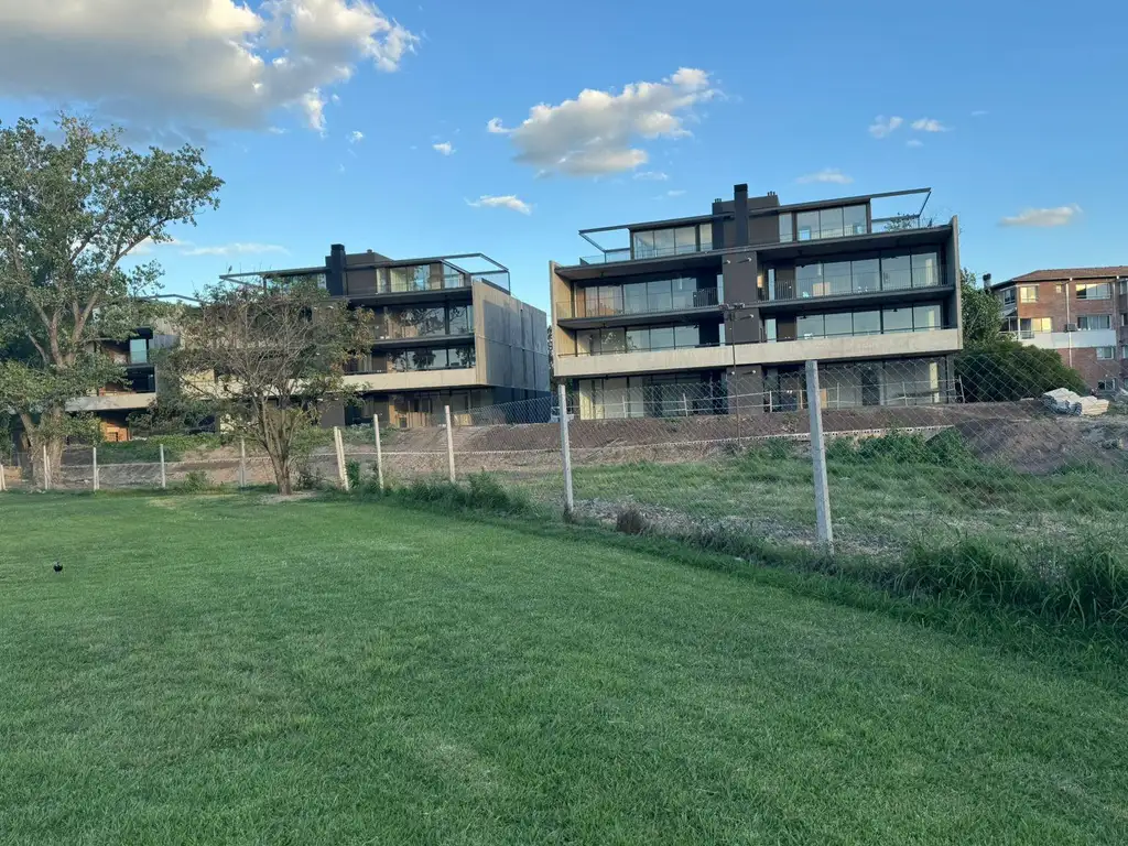 VENTA Departamento 4 amb c dependencia y  jardín Club de Campo Hacoaj   Tigre