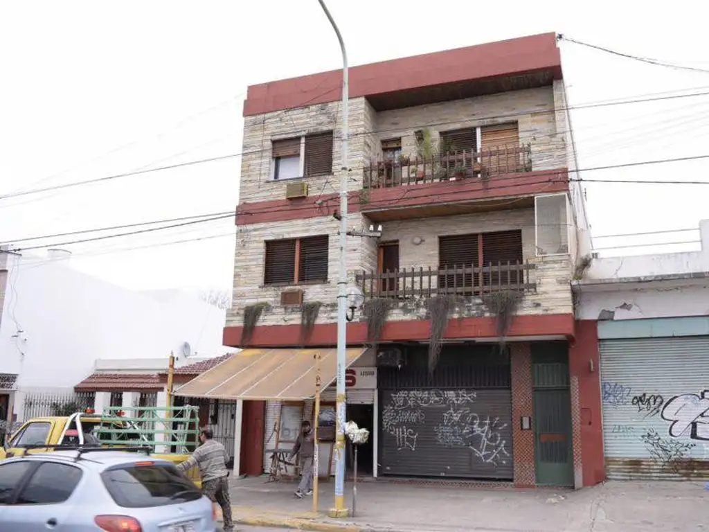 PH en venta - 3 dormitorios 2 baños - 182 mts2 - La Plata