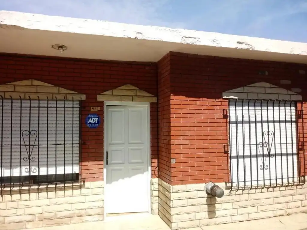 CASA AMERICANA CON PILETA EN SOURIGUES CON FINANCIACIÓN U$S 70.000.-