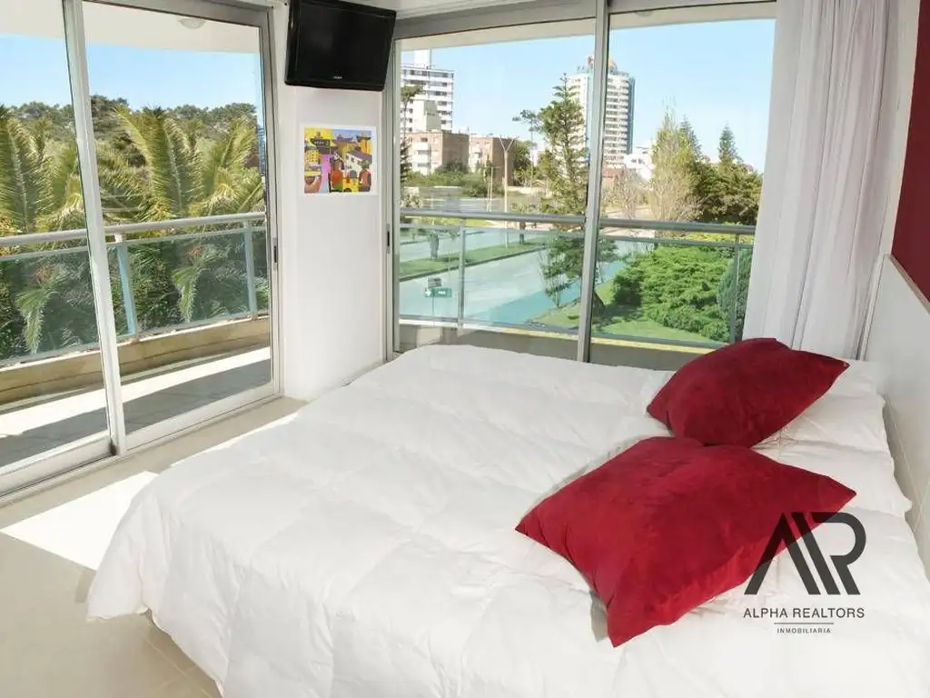 Apartamento en venta de 2 dormitorios c/ cochera en Playa Mansa