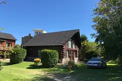 Lìndisima cabaña de madera a pasos del mar