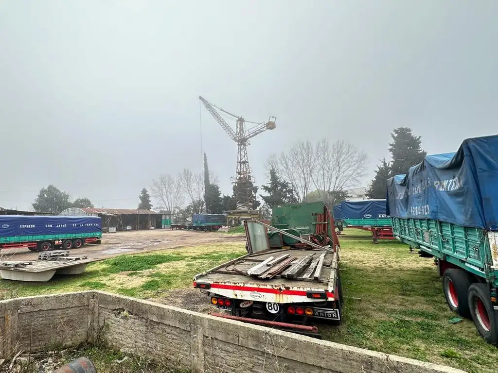 Alquiler de Terreno industrial en  Quilmes de 4000 mts descubiertos.