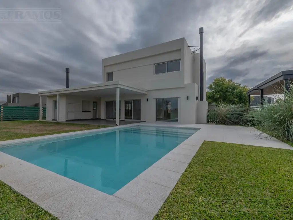 Muy buena casa en el barrio Vistas, Puertos / Escobar