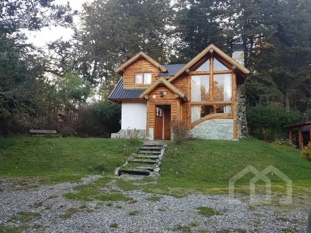 Hermosa casa en Villa Correntoso