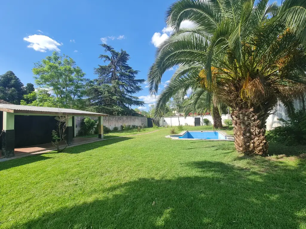 INCREIBLE OPORTUNIDAD  CASAQUINTA ZONA PARQUE LELOIR, 200M2 /900M2 LOTE, PISCINA, QUINCHO, PARQUE