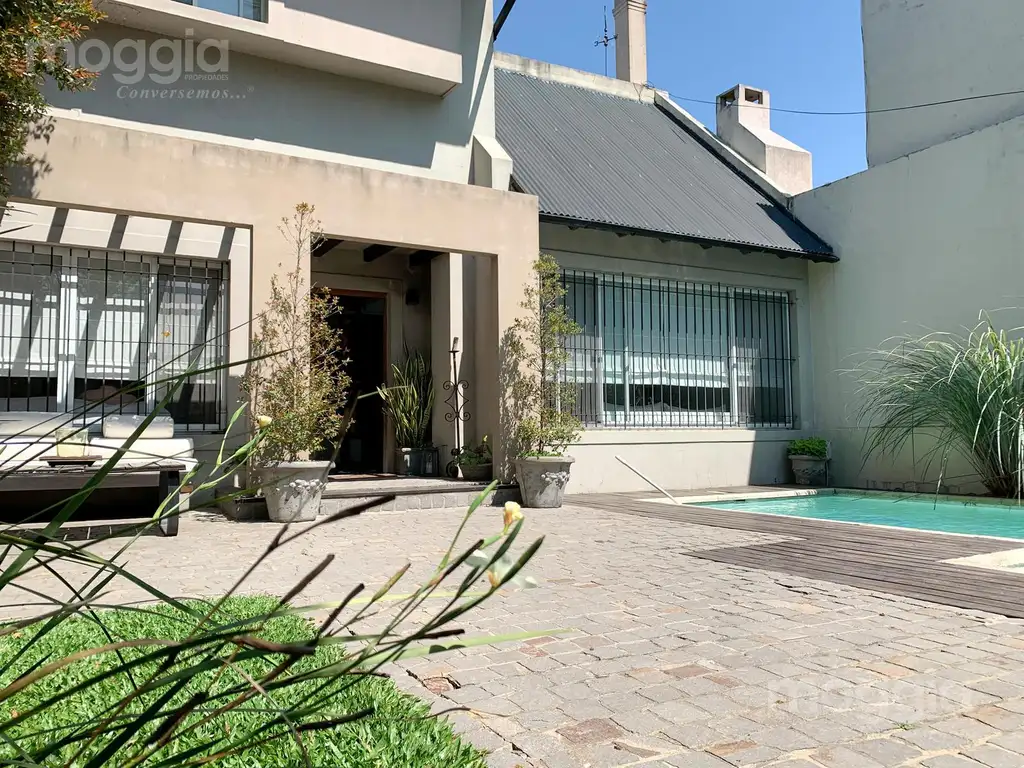 Barrio Malvinas | Excelente Casa en Dos Plantas en Lomas