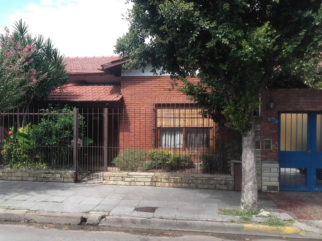 Chalet en una planta - dos dormitorios para actualizar