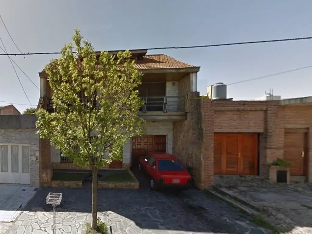 Chalet en 2 ptas con parque y quincho Gerli Lanús