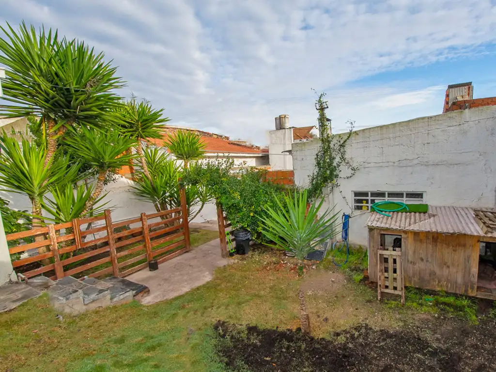 Venta Casa 3 ambientes c/Parque - Villa Lourdes