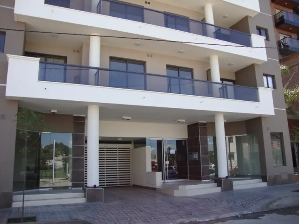 MUY LINDO LOCAL EN VENTA EN VILLA CARLOS PAZ, ZONA COSTANERA CENTRO, A 4 CUADRAS DE PEATONAL,