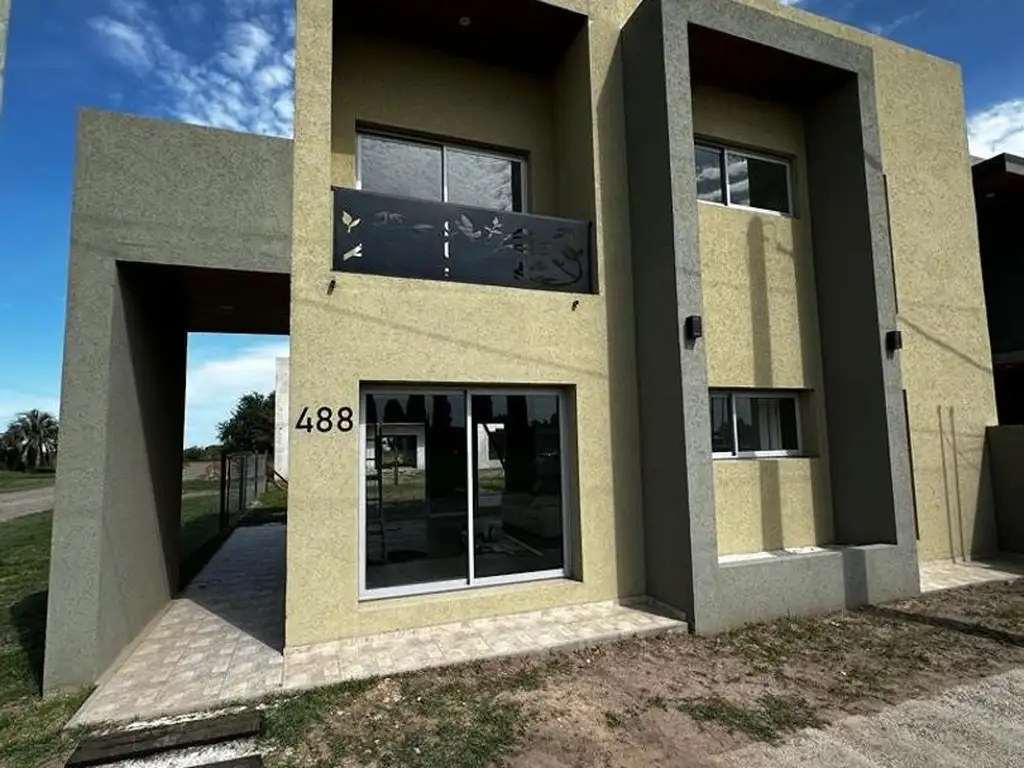 CASA  A ESTRENAR EN VENTA , ALVAREZ !