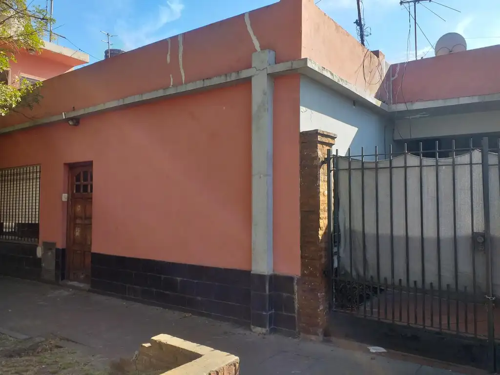 VENTA Casa 4 ambientes, Lanus Este